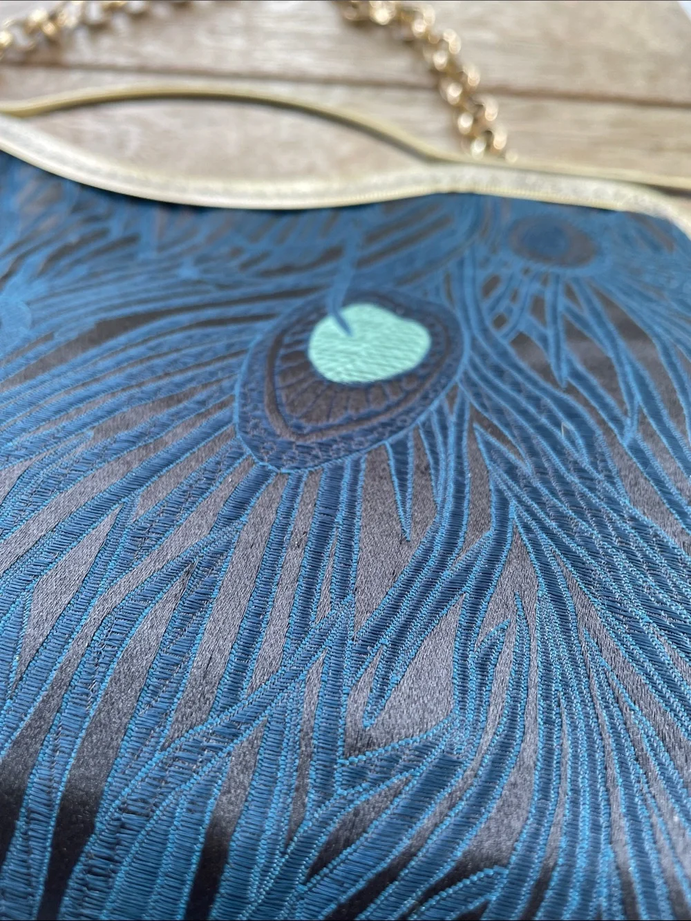 Vintage-Inspired Blue Embroidered Evening Bag with Gold Chain